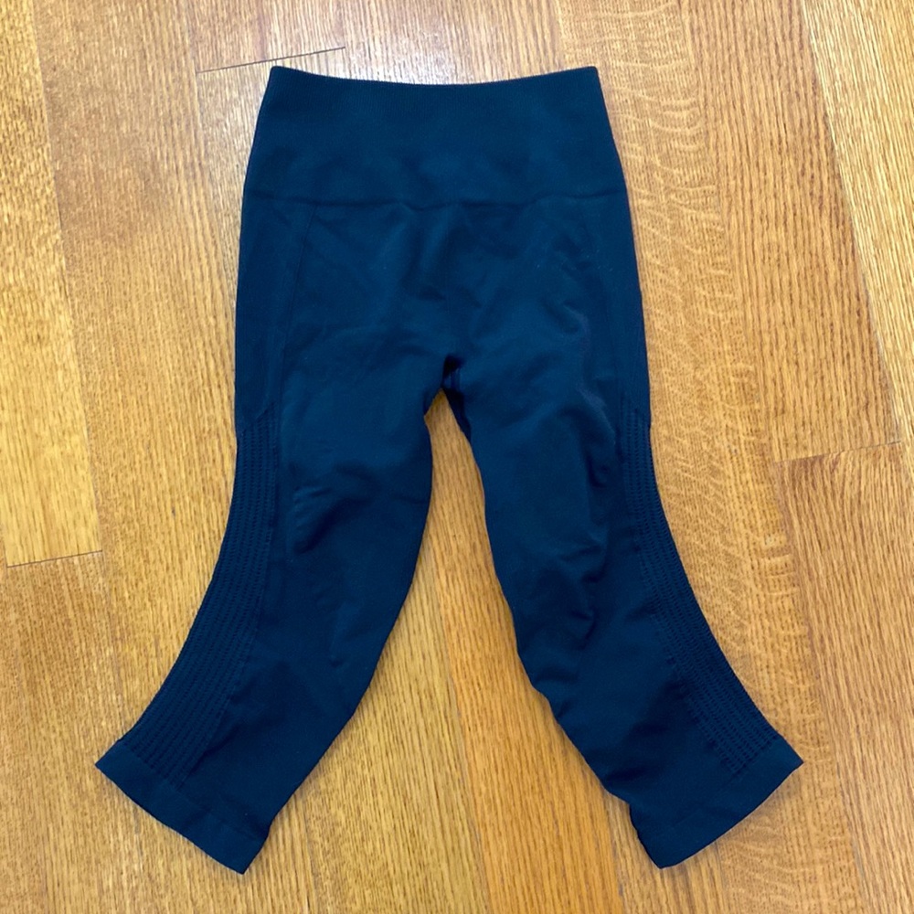 Lululemon cropped leggings size 6 charcoal
